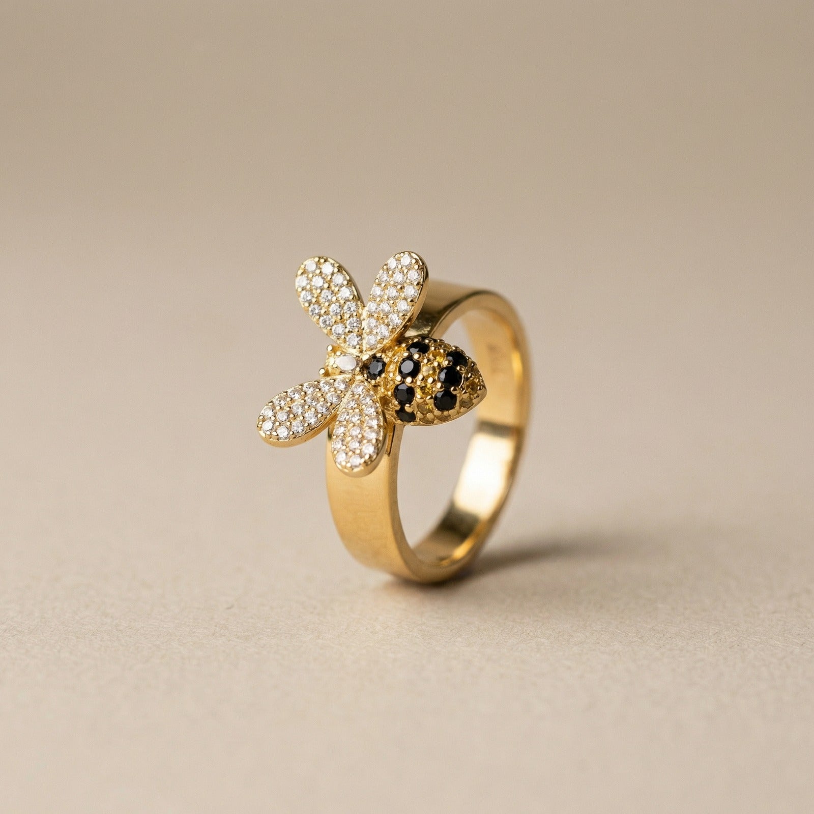 Kyom ring with solid background