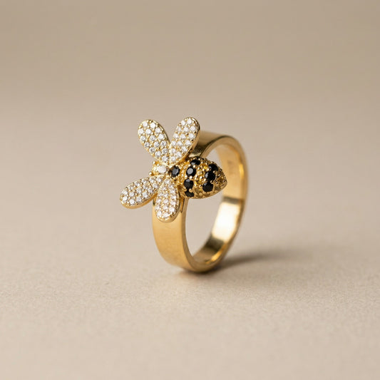 Kyom ring with solid background